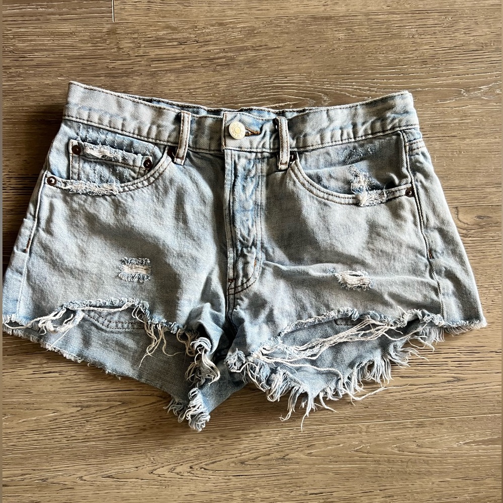 Urban Outfitters BDG mid rise Cheeky distressed denim shorts Size  27